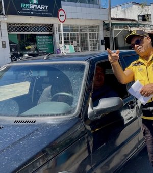 DMTT orienta população sobre mudança de sentido em rua no Poço