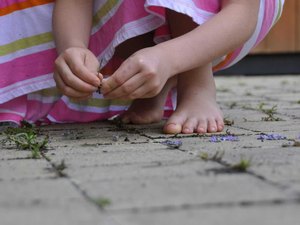 Padrasto é suspeito de agredir e quebrar perna de enteada de 4 anos