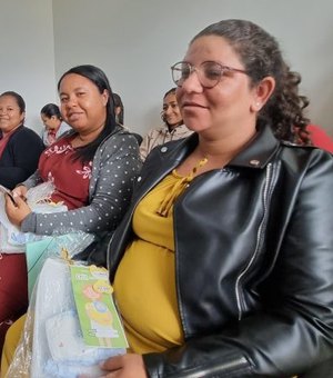 Unidade Especializada em Pré-Natal de Alto Risco realiza atividades do Agosto Dourado com gestantes