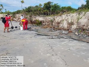 Nova mancha de óleo surge em praia de Ilhéus, na Bahia