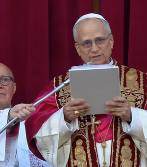 Leão XIV faz primeiro discurso como papa e clama por paz e diálogo no mundo