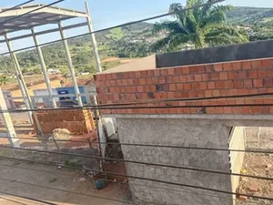 Moradores e fiéis católicos contestam construção de quiosque em frente à Igreja no centro de Coité do Nóia