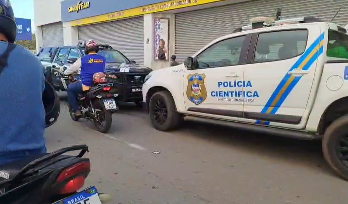 Cliente é morto a tiros dentro de oficina mecânica no Centro de Arapiraca