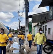 Hector Martins, candidato a prefeito de Arapiraca, faz caminhada na periferia de Arapiraca