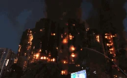 Sobe para 65 o número de mortos em incêndio em complexo de arranha-céus em Hong Kong