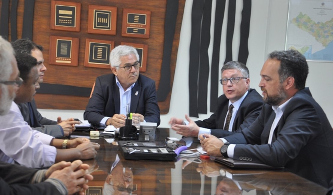 Ufal recebe representantes de empresa belga de Tecnologia
