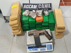 Mulher joga tabletes de maconha pelo muro da casa mas é presa, em Arapiraca