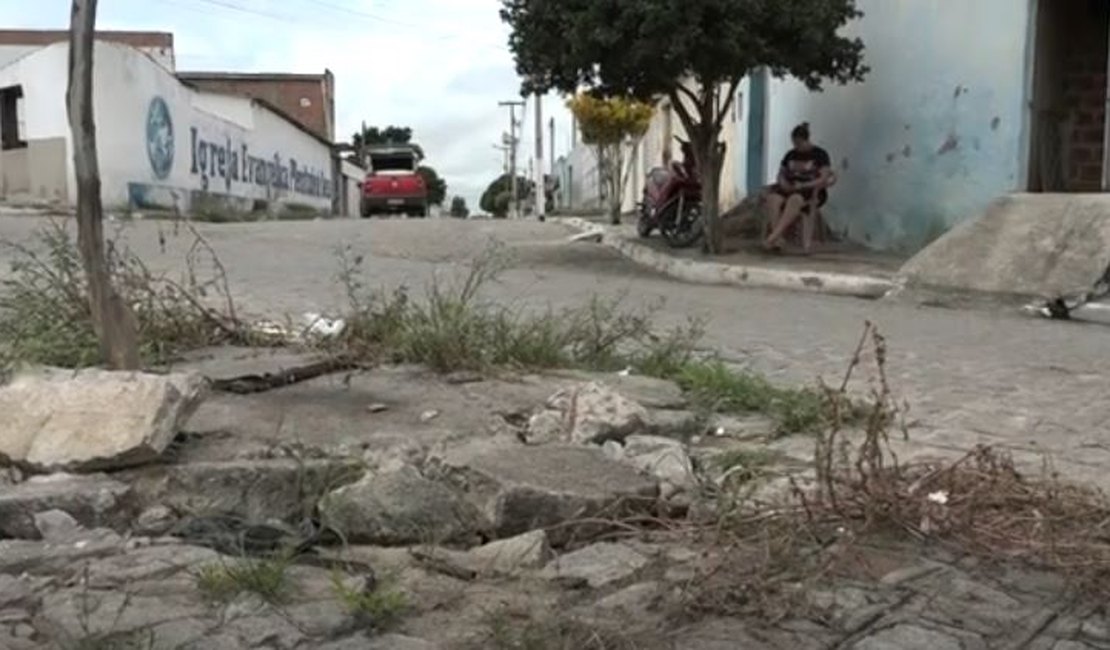 [Vídeo] Moradores do Vale do Sol pedem providências para resolver problemas em residencial