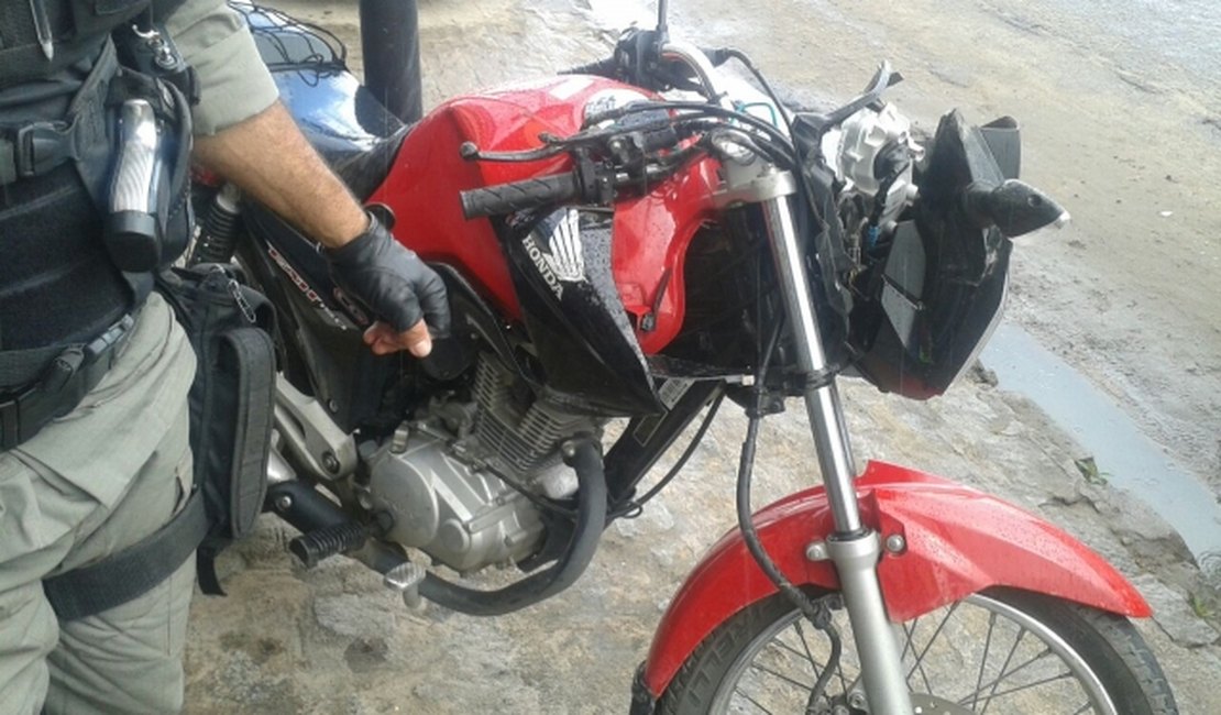 Colisão entre carro e moto deixa uma pessoa ferida em Arapiraca