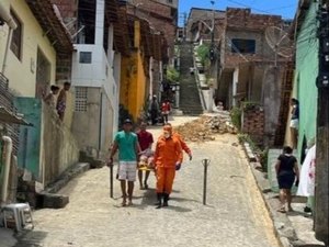 Mulher fica ferida ao cair da escadaria da Grota de Maragogi