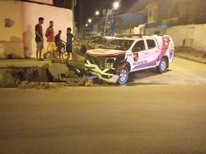 Acidente durante perseguição policial deixa PM ferido na parte alta de Maceió
