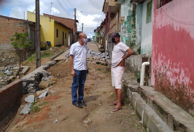 Secretário de Administração e Finanças de Messias vistoria obras no conjunto Teotônio Vilela