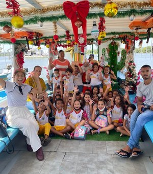 Alunos da rede municipal de Penedo participam do projeto Papai Noel no Barco