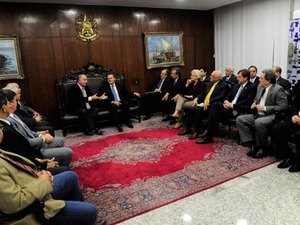 Renan vai criar comissão especial para atuar na defesa dos municípios