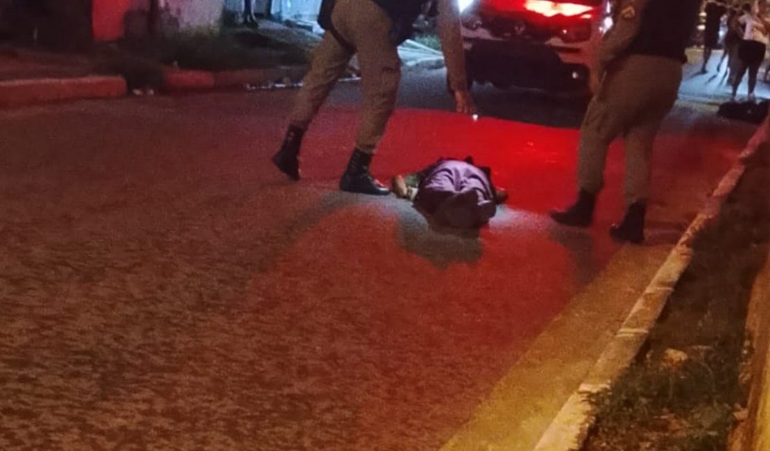 Jovem de 19 anos é morto a tiros ao sair do trabalho em Maceió