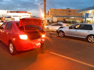 Colisão entre veículos deixa trânsito lento no bairro Planalto