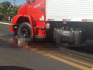 Motociclista se atira na frente de caminhão em estrada de Murici
