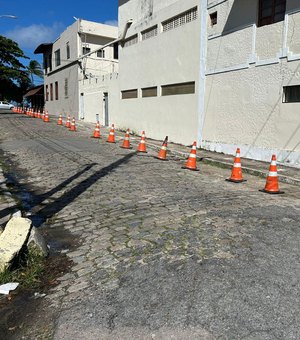 Moradores reclamam de bloqueio de vagas de estacionamento no Jaraguá durante São João
