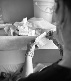 Polícia apreende drogas e comunicação por bilhetes e cartas em presídios de AL