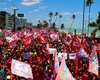 Apoiadores do PT lotam a orla de Maceió para caminhada pró-Lula