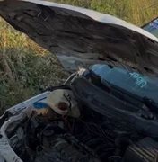 Carro capota e motorista fica ferido ao voltar de Festival em Água Branca