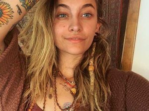 Filha de Michael Jackson aprova máscaras usadas obrigada pelo pai