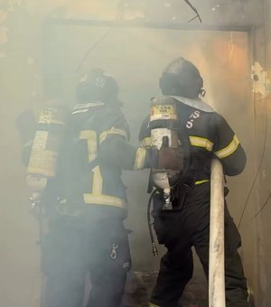 Homem ateia fogo, destrói casa que havia alugado e foge em Arapiraca