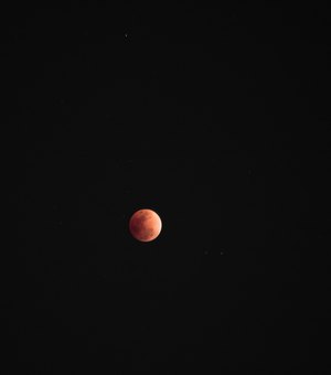 Eclipse total da Lua acontece na madrugada de sexta-feira (14); saiba como acompanhar