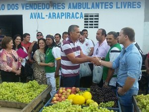 Após encontro, empresário e deputado buscam melhorias para ambulantes