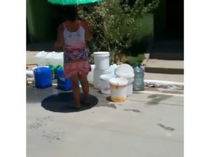 [Vídeo] Moradores do Passo de Camaragibe sofrem com falta d’água