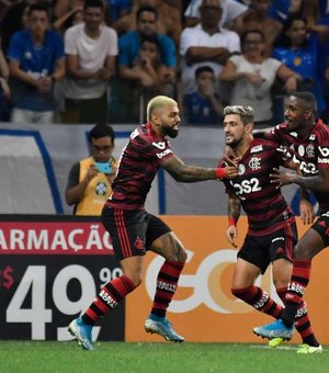Flamengo vence Cruzeiro fora e bate recorde de vitórias