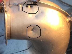 Helicóptero da PM que caiu na Baía de Guanabara tem marca de tiros