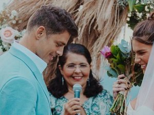 Mariana Goldfarb celebra dois anos de casamento com Cauã Reymond