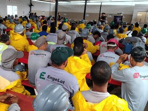 MPAL visita obra e sensibiliza trabalhadores da construção sobre combate à violência contra a mulher
