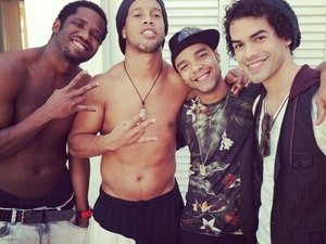 Sam Alves tieta Ronaldinho Gaúcho e posta foto