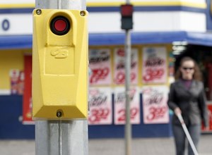 Semáforos sonoros serão padronizados até 2020 no Brasil