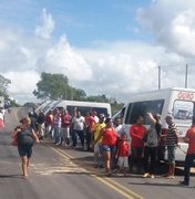 Motoristas de transportes alternativos bloqueiam rodovias em Santana do Ipanema