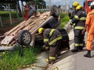 Capotamento deixa uma pessoa ferida na AL 220 em Arapiraca
