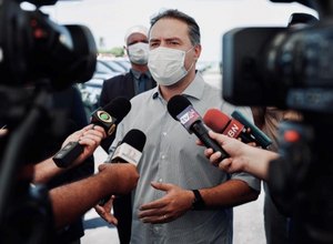 Renan Filho assina decreto que regulamenta o Programa Conecta Professor