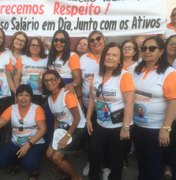 Professores aposentados temem ficar sem salários e protestam durante desfile em Arapiraca