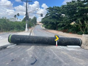 Tráfego de veículos permanece interditado na Ladeira do Claudionor para conclusão de obra da Prefeitura