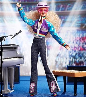 Barbie homenageia Elton John com boneca do cantor: 'Ícone'