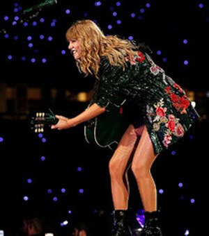 Taylor Swift quase cai durante show em São Paulo