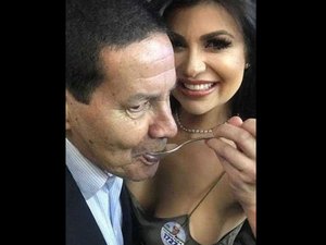 Mulher clicada com Mourão já foi detida por ligação com o tráfico