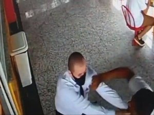 Cliente sem máscara é barrado em supermercado e agride segurança