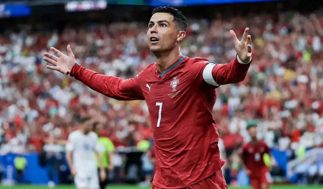 Cristiano Ronaldo segue como o atleta mais bem pago do mundo