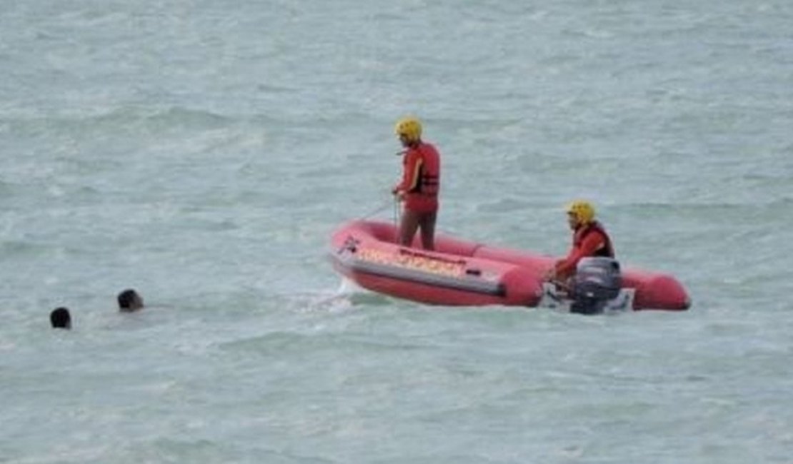 Bombeiros realizam buscas por jovem desaparecido em Maceió