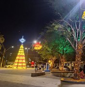 Ilumina instala decoração natalina na Jatiúca e em Ipioca