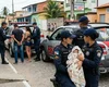 Bebê é encontrado sozinho em casa e pais são presos em Barra de Santo Antônio
