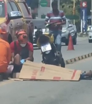 [Vídeo] Acidente entre carro e moto deixa feridos na Av. Menino Marcelo